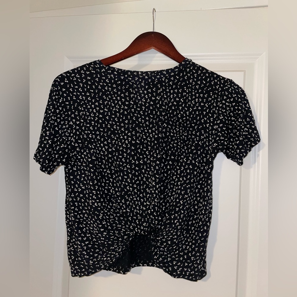 Nordstrom Large (10-12) cropped comfort t-shirt with front pocket